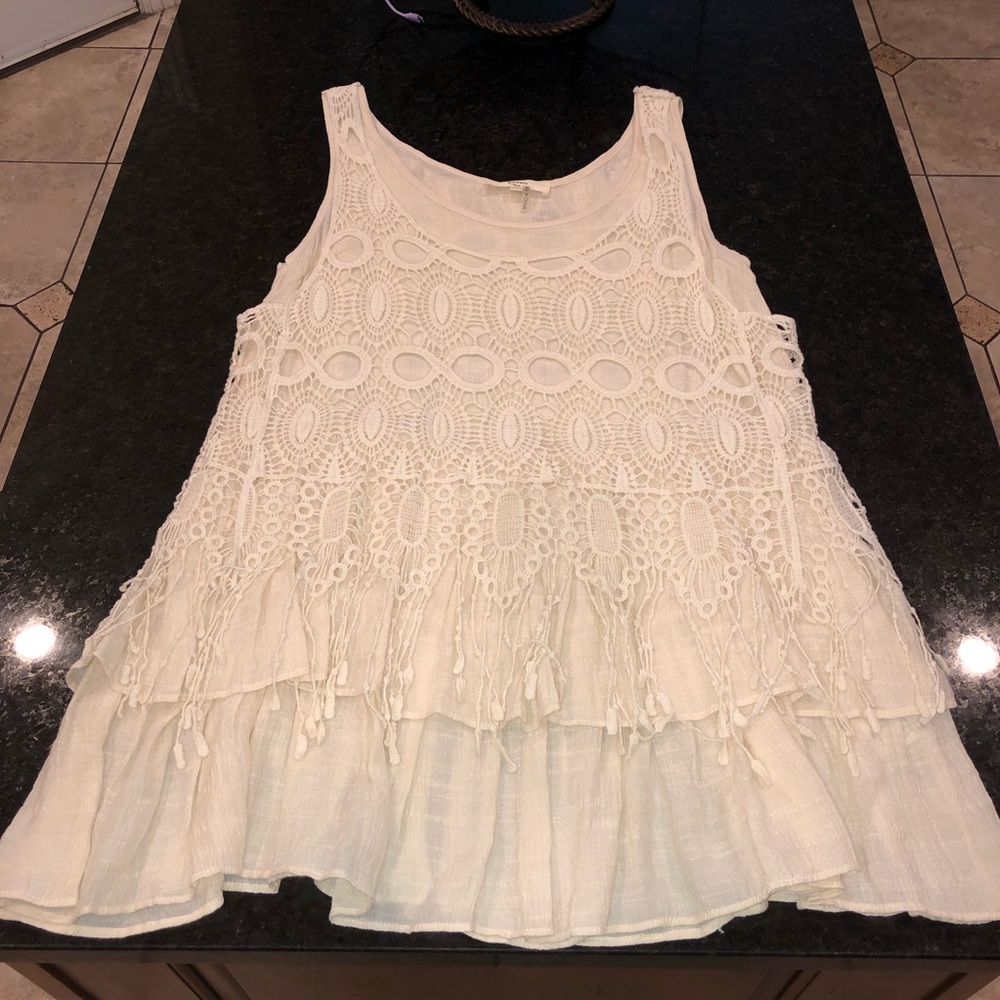 Boutique cream top medium euc